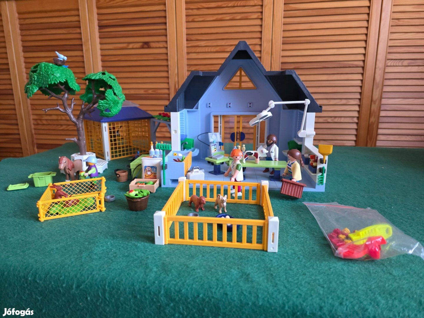 Playmobil Állatklinika (4343) + kiegészítőkkel