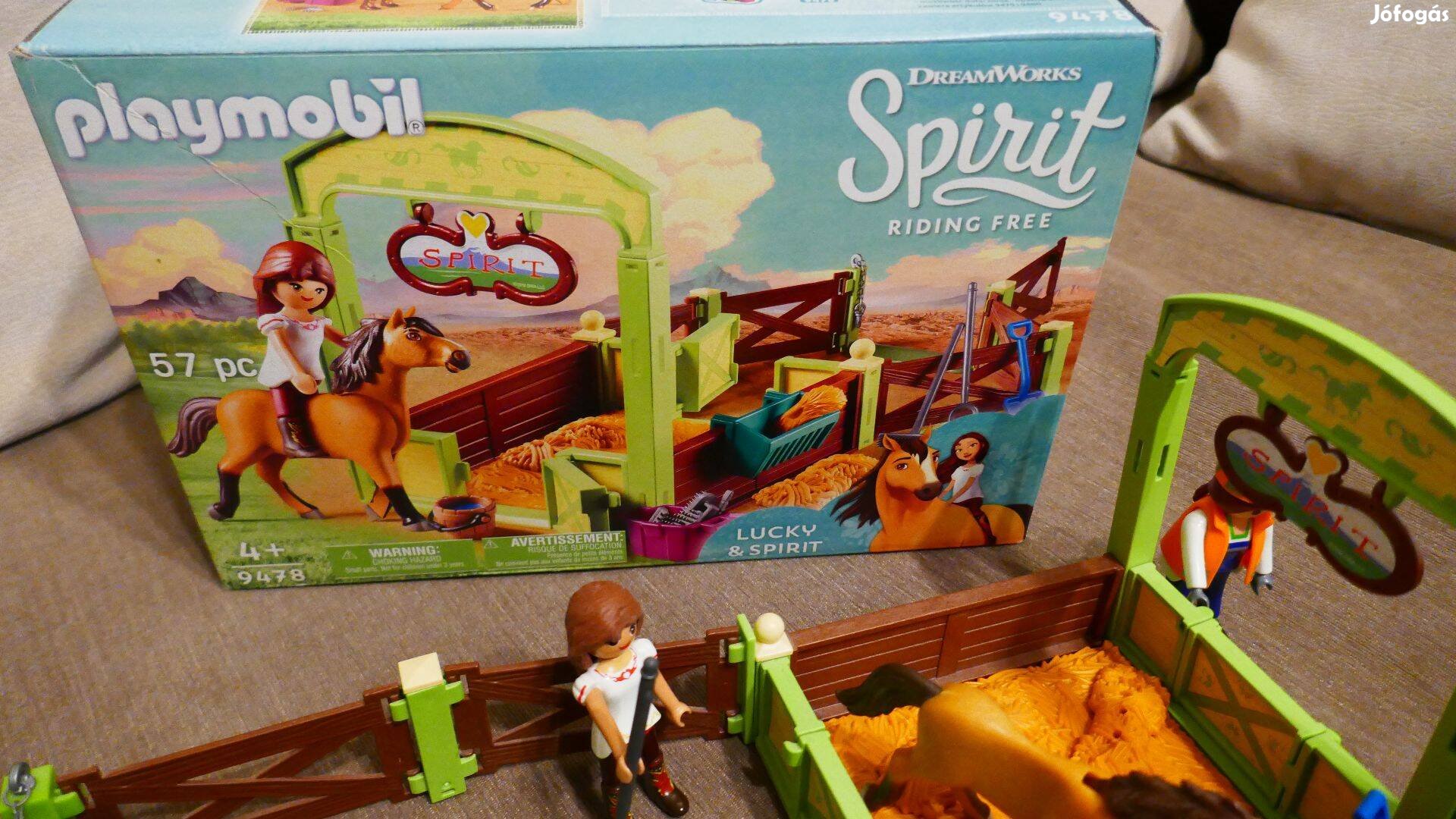 Playmobil Lucky és Spirit lovas játék istállóval (9478)