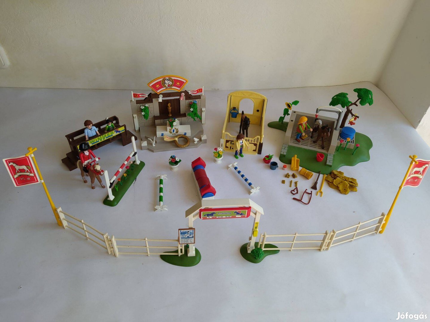 Playmobil lovas díjugratás lómosóval karámmal