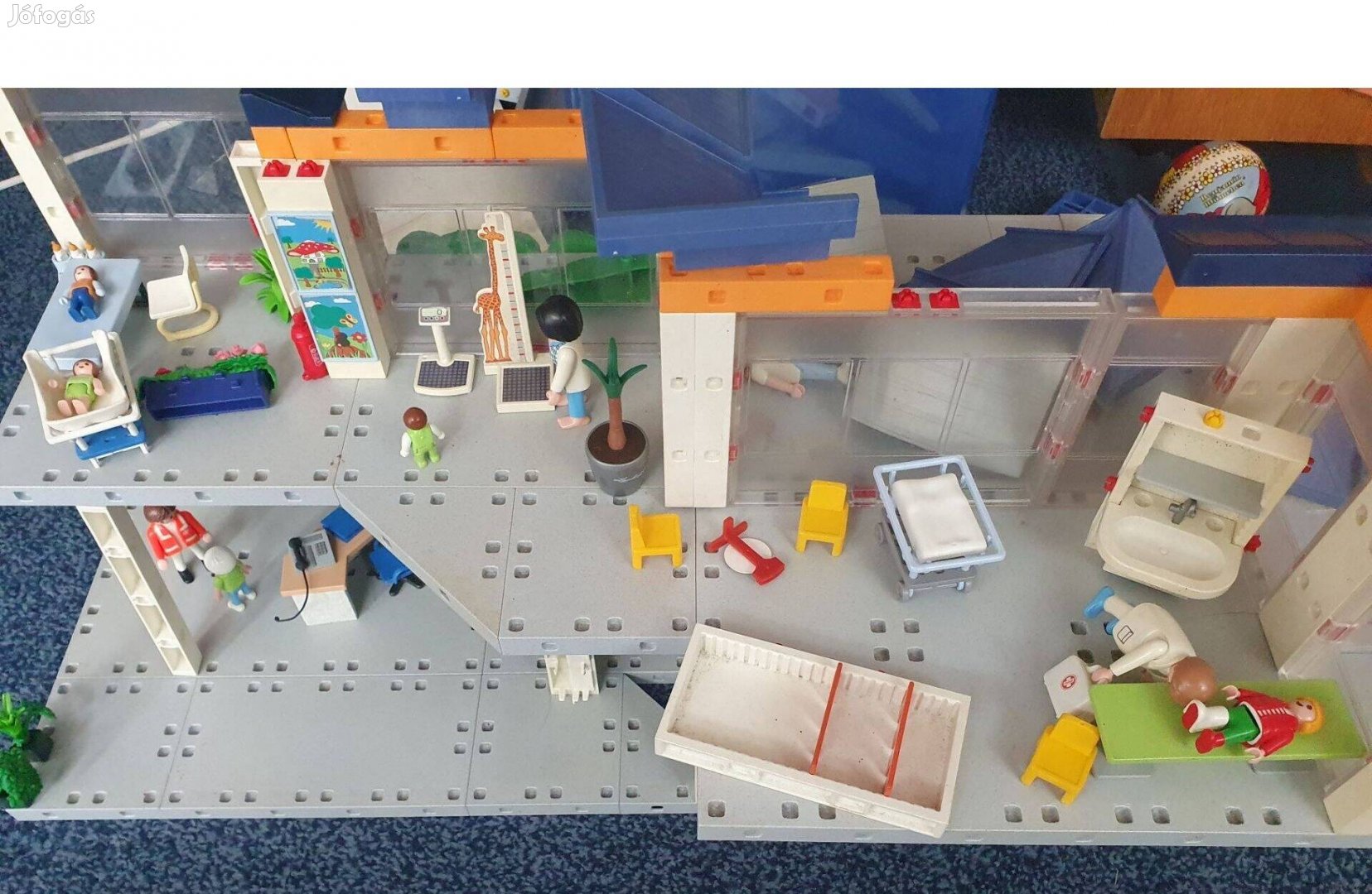 Playmobil nagy kórház és rendőrség fogda mentőautó