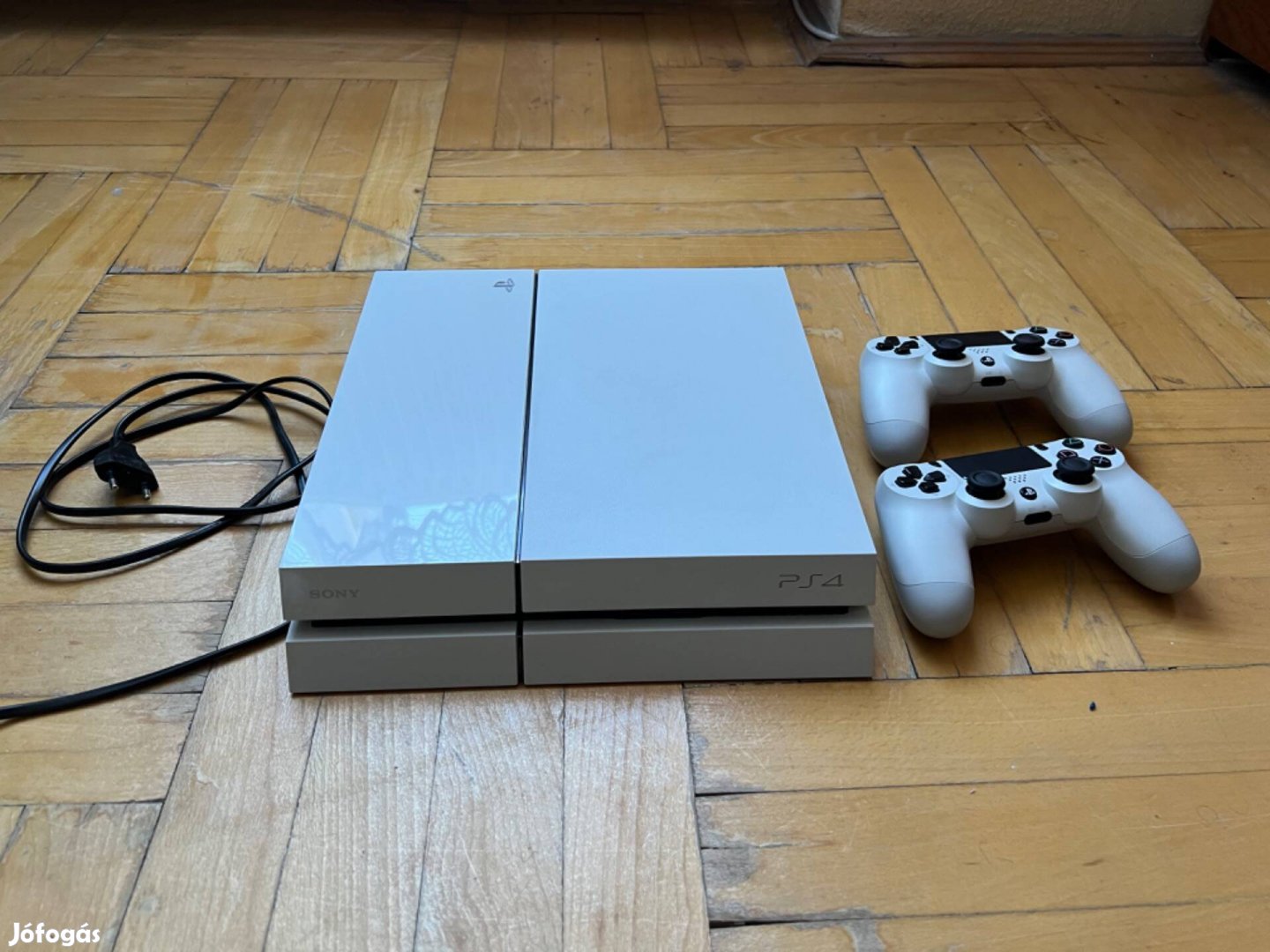 Playstation 4 PS4 500GB fehér + 2 kar