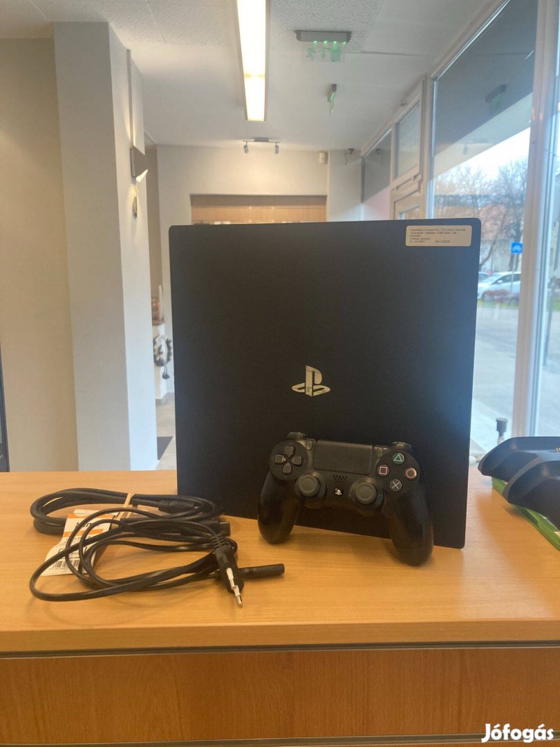 Playstation 4 PS4 Pro 1TB Hazsnált