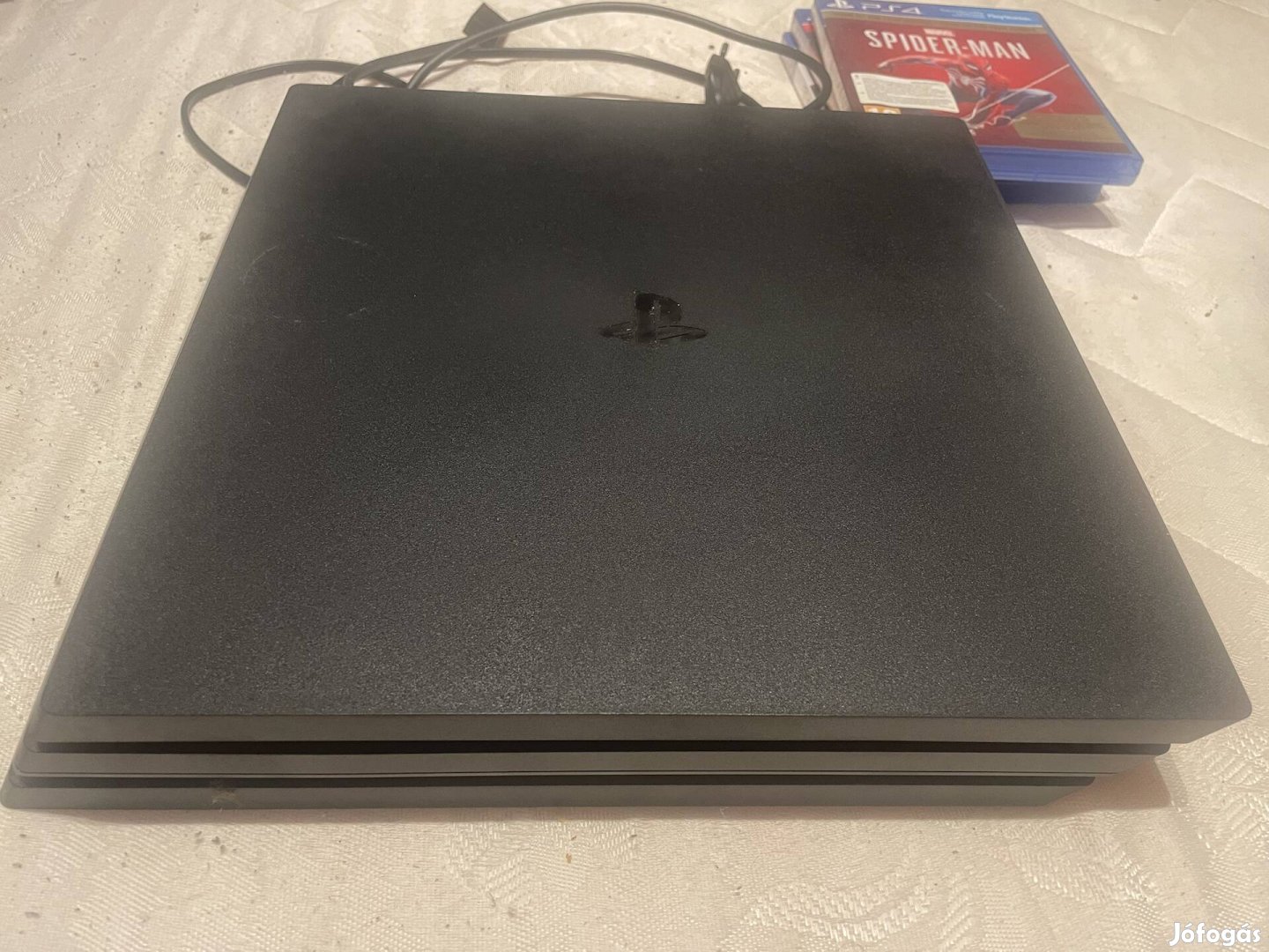 Playstation 4 Pro 1TB + kontroller + 4 játék