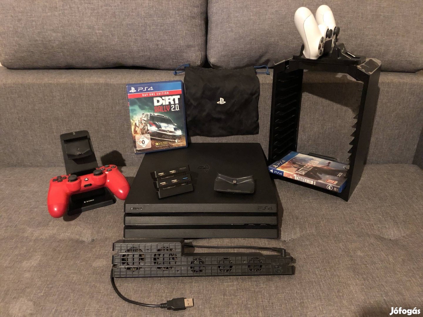 Playstation 4 Pro + kontrollerek + tartozékok 