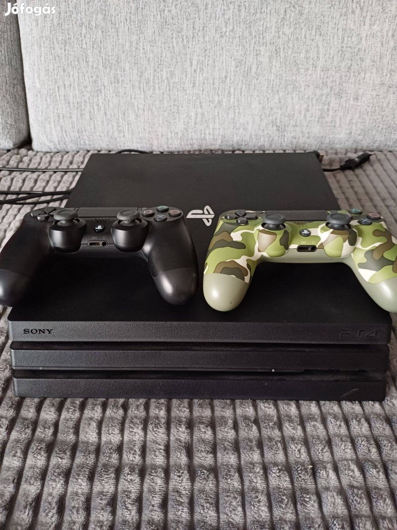 Playstation 4 Pro konzol + 2 kontroller + 1 db választható lemezes ját