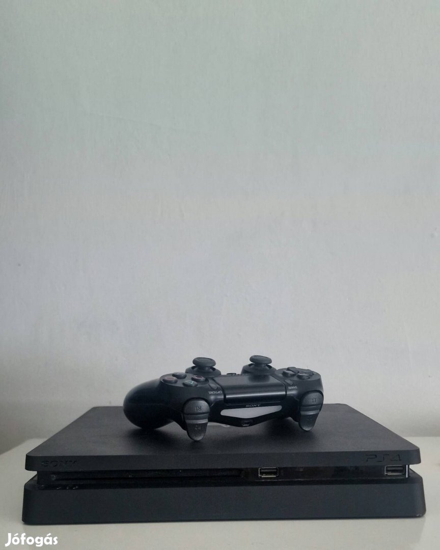 Playstation 4 konzol