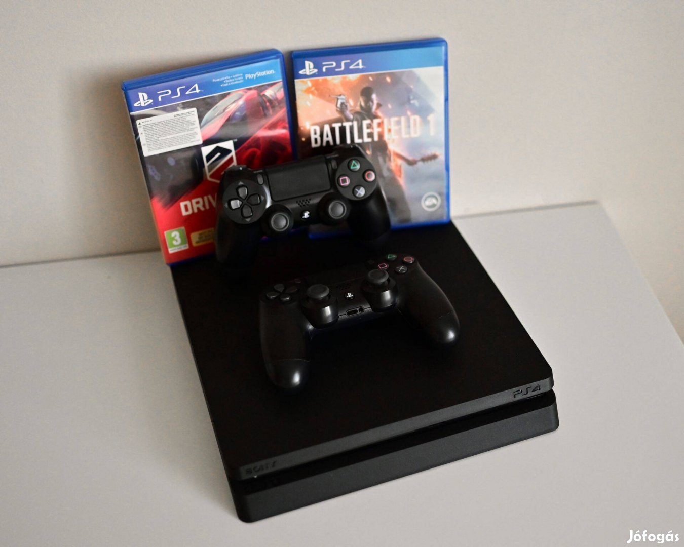 Playstation 4 slim 1 TB kettő kontrollerrel