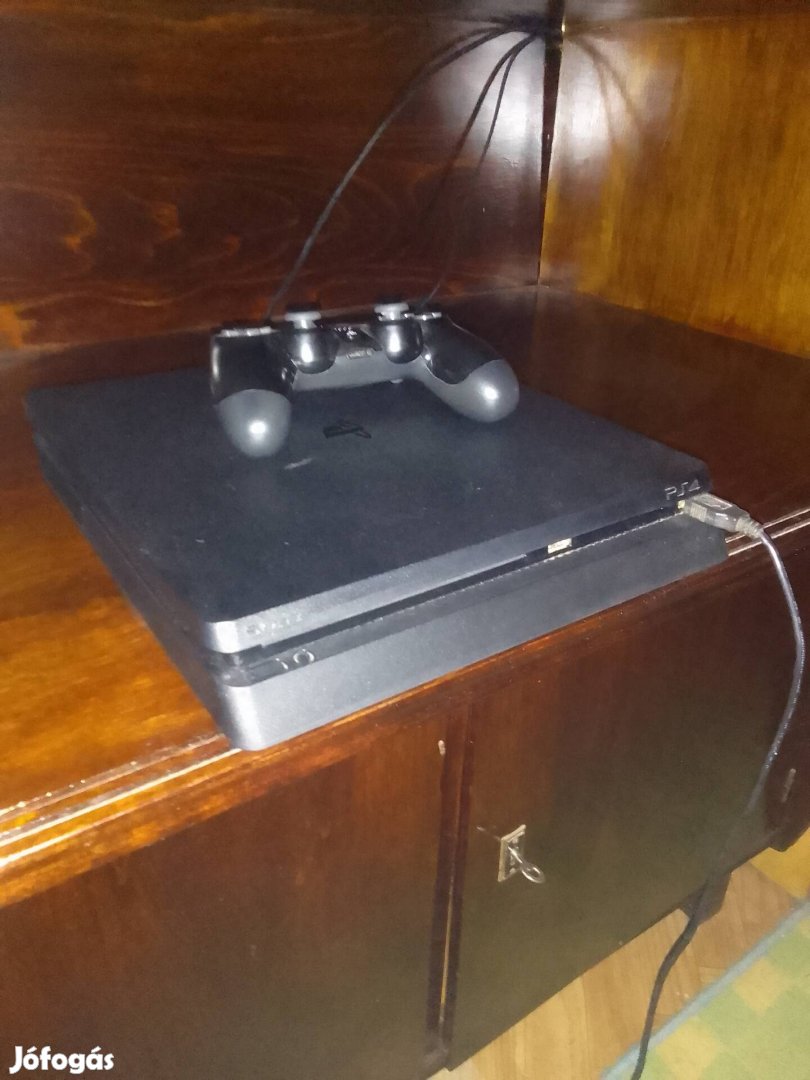 Playstation 4 slim