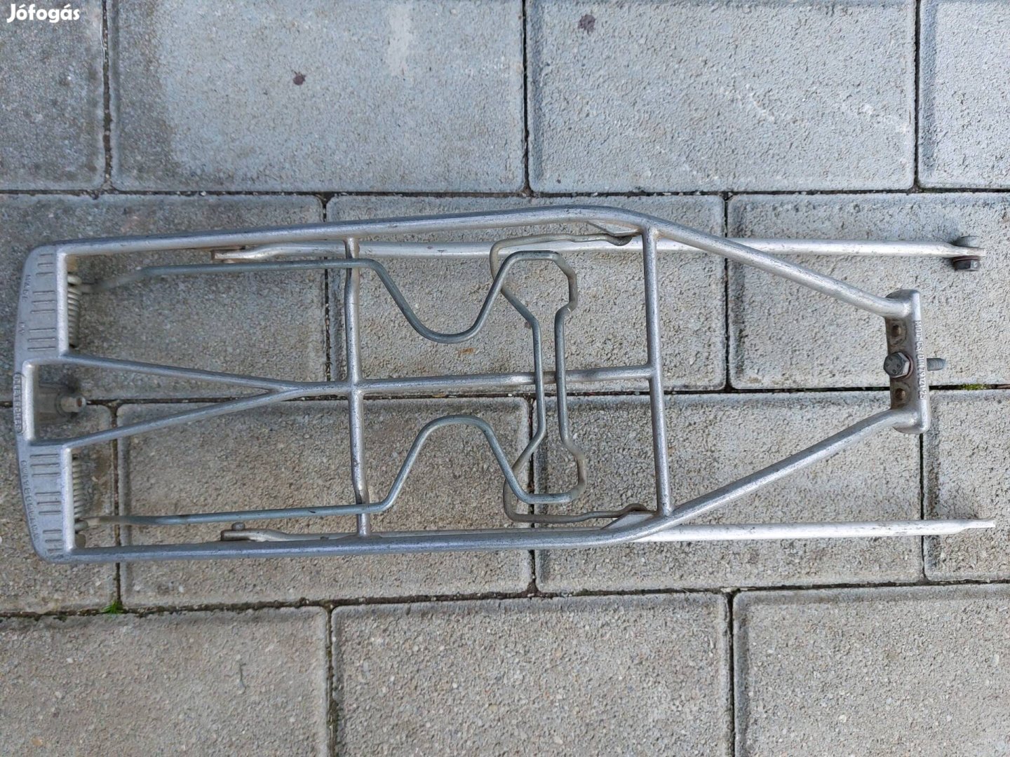 Pletscher svájci gyártmányú 28-as kerékpár alumínium csomagtartó
