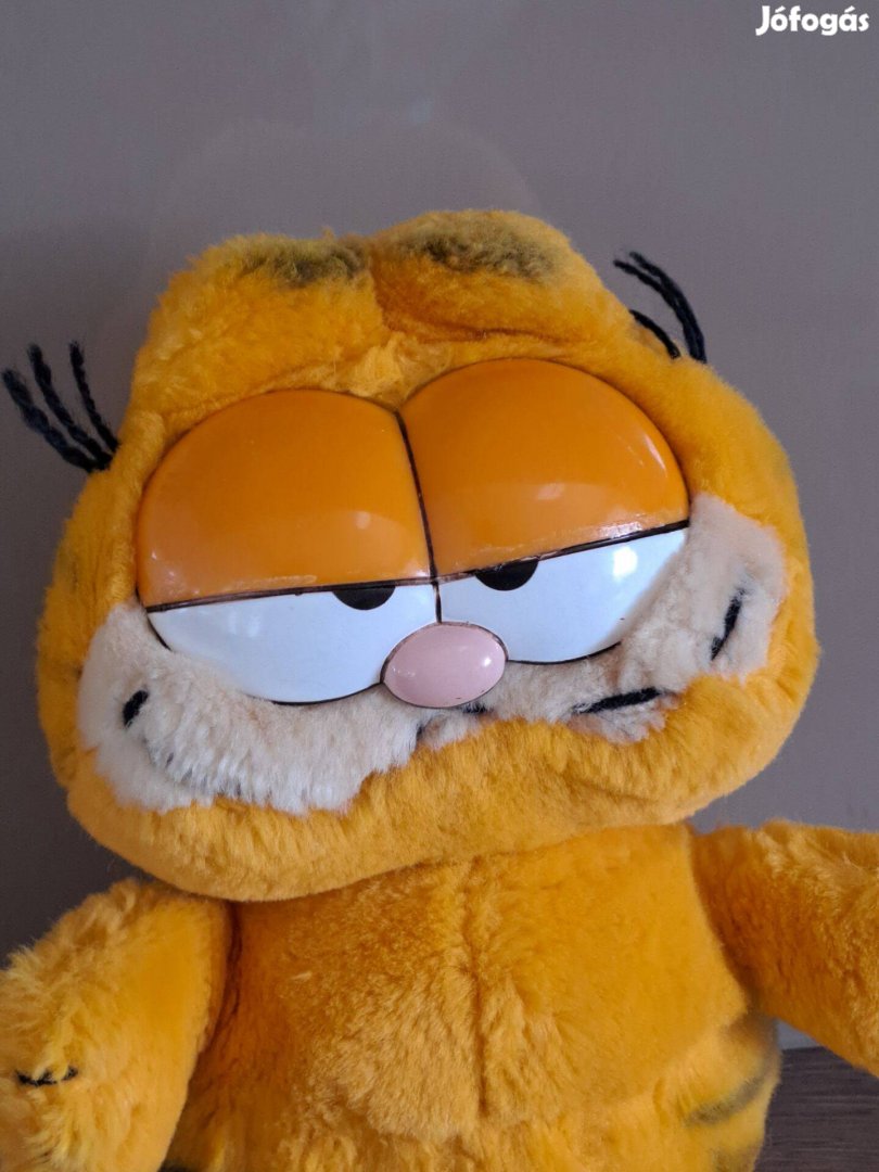 Plüss Garfield mesefigura