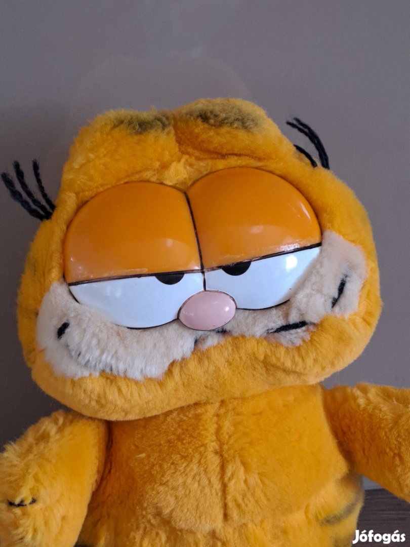 Plüss Garfield mesefigura