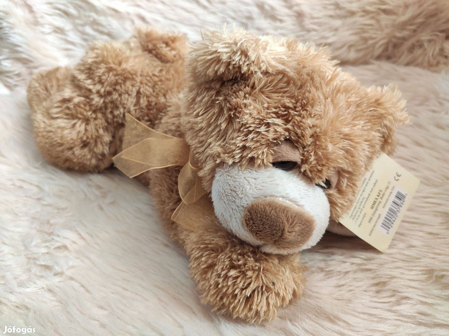 Plüss állat figura barna masnis fekvő maci