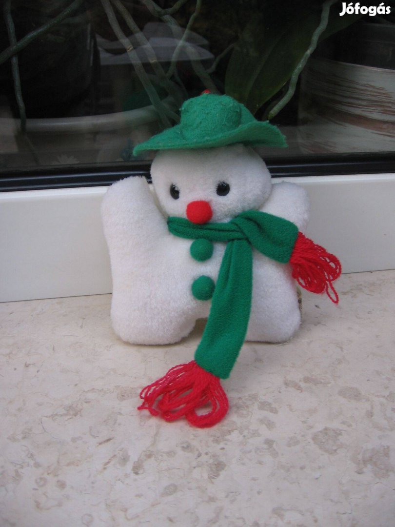 Plüss hóember, zöld sapkával és sállal