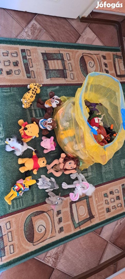 Plüssjátékok, műanyag figurák 50-60 db egyben eladó