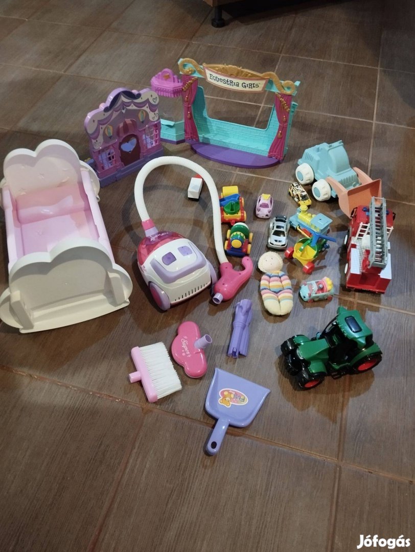 Plüssök és játékok vegyesen!