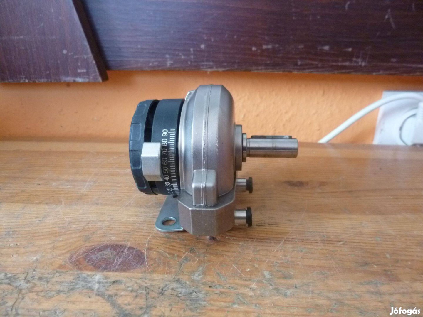 Pneumatikus forgató hajtás féligforgó fordító hajtómű