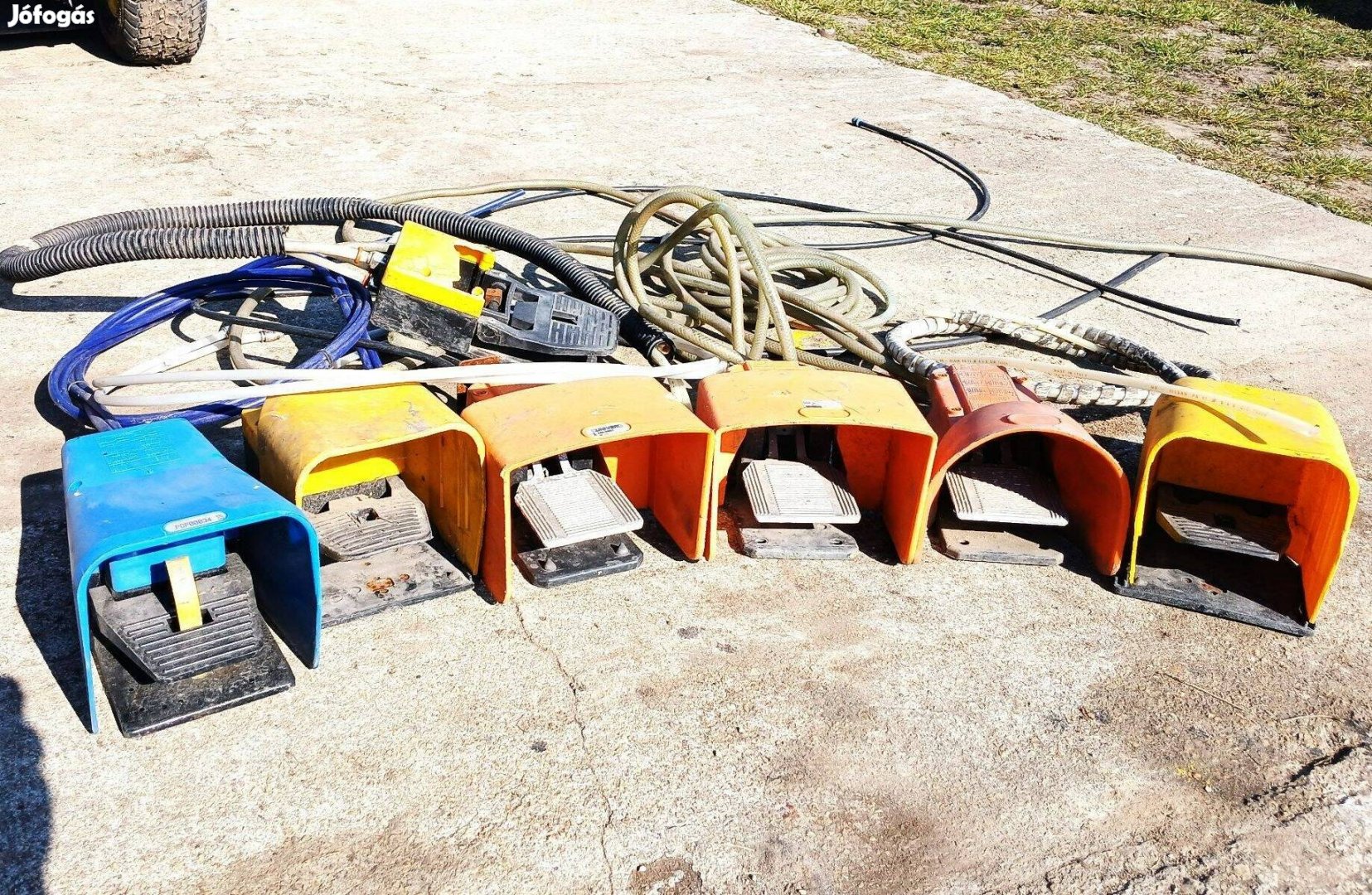 Pneumatikus lábpedál indító vezérlő