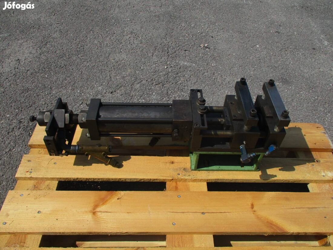 Pneumatikus lemez adagoló előtoló lemezadagoló Présgéphez