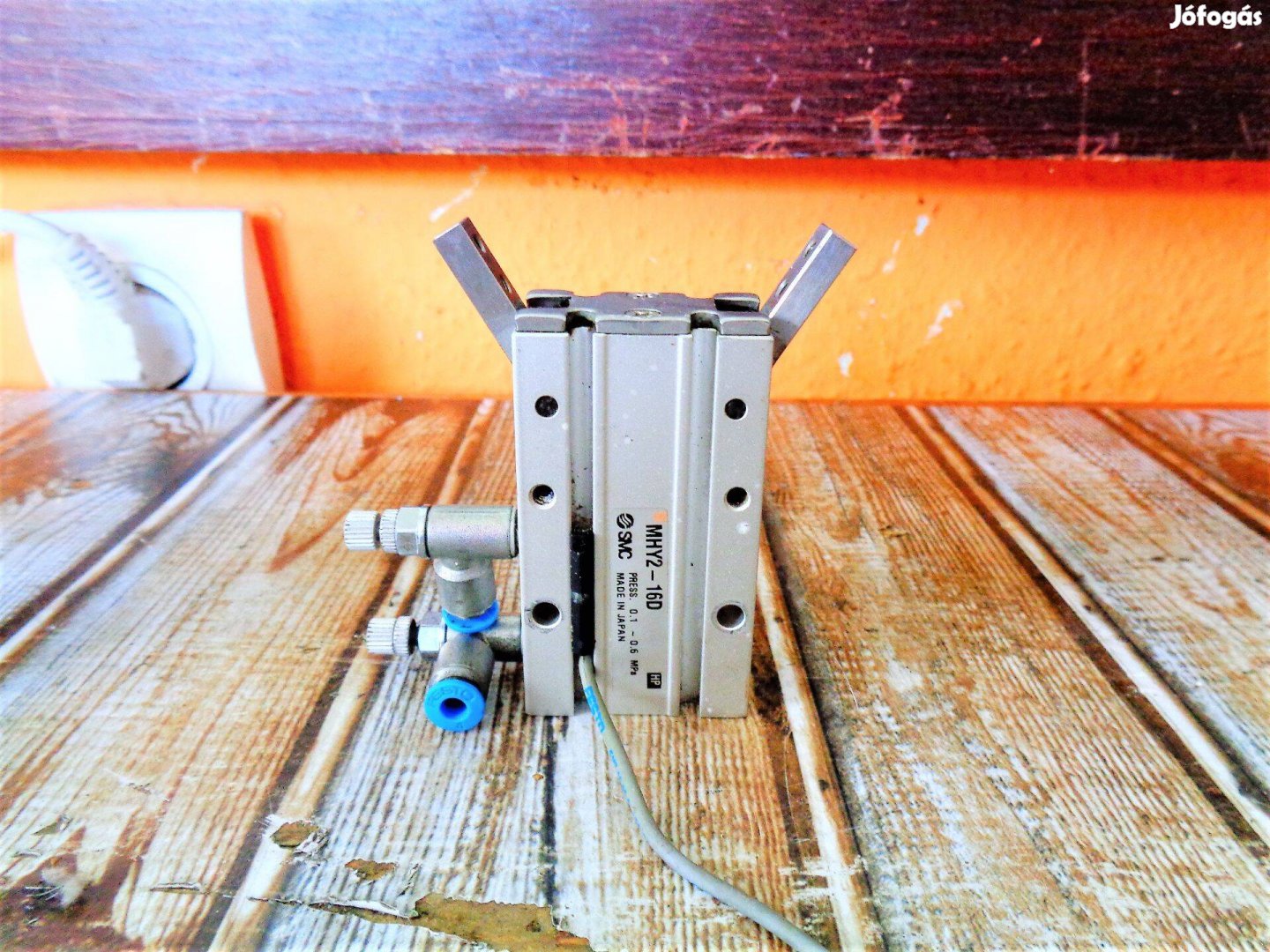 Pneumatikus megfogó 2 ujjas radiál megfogó szorító 6418