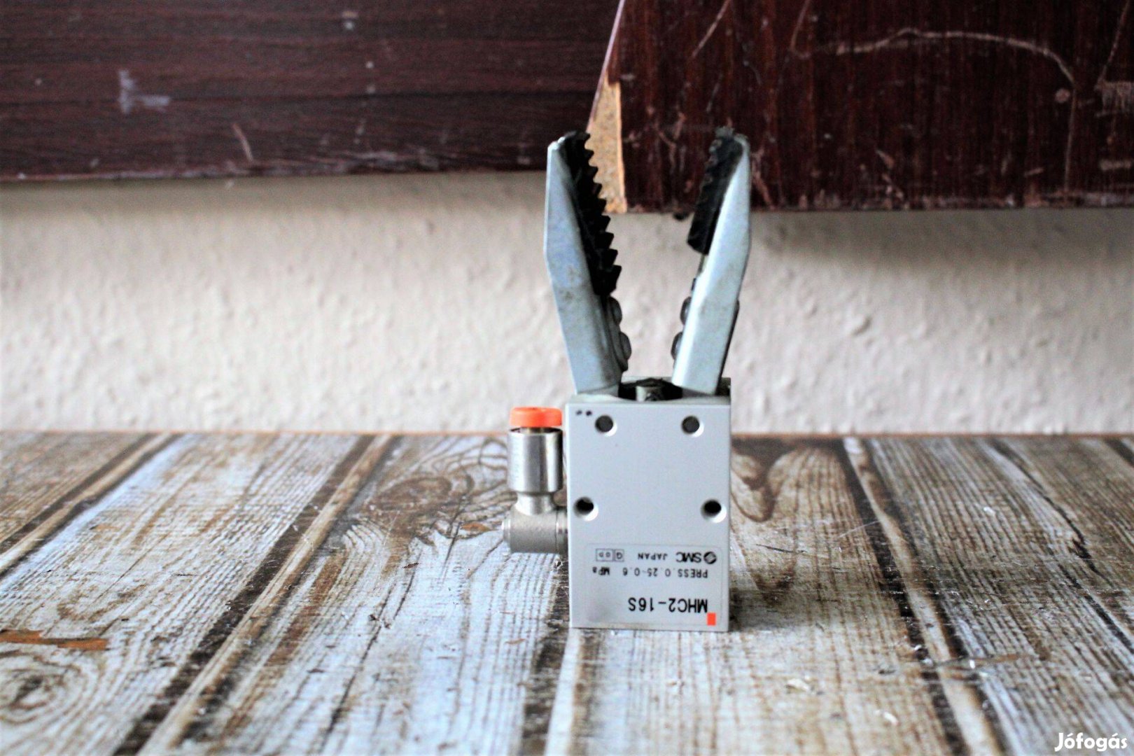 Pneumatikus megfogó 2 ujjas radiál megfogó szorító 6608