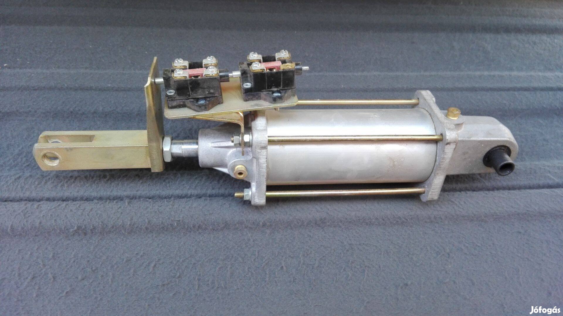 Pneumatikus munkahenger Elektromos érzékelővel