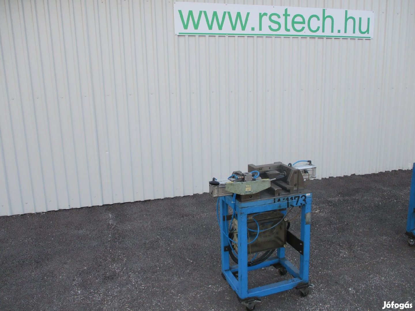 Pneumatikus prés célgép 2711