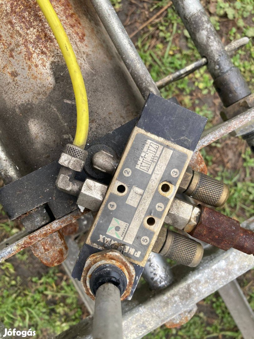 Pneumax hidraulikus prés