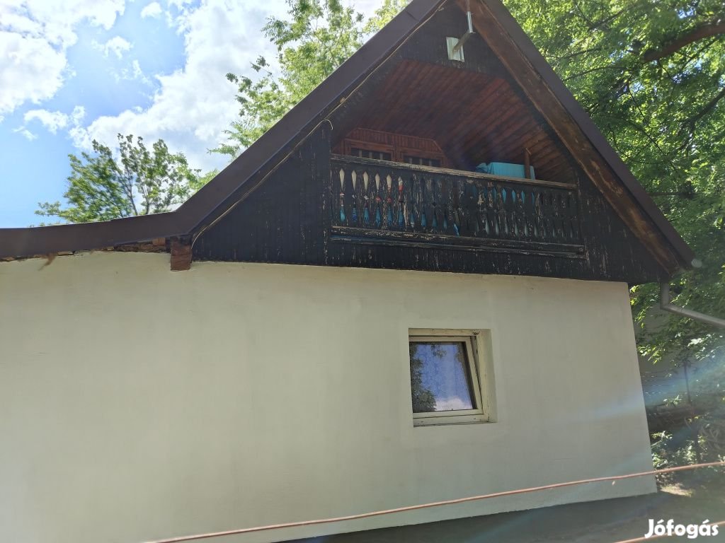 Pócsmegyer, Liliom út, 60 m2-es, üdülő, 2 szobás, jó állapotú