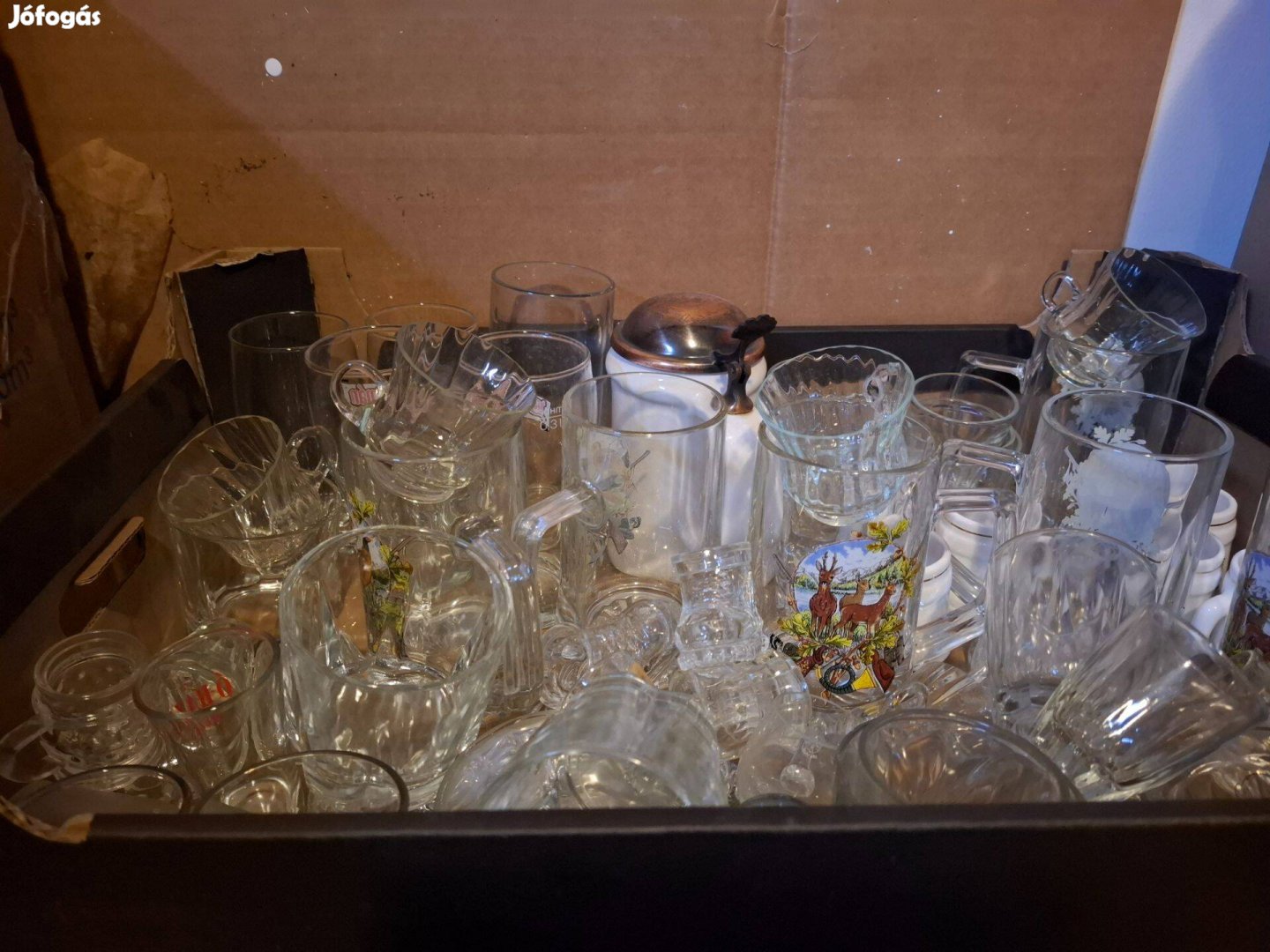 Poharak vegyesen eladók