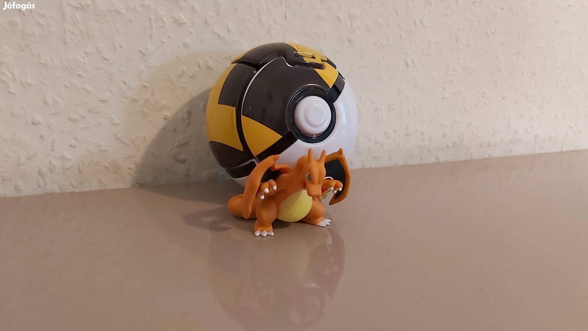Pokélabda Charizard figurával Új Pokémon készleten számlával