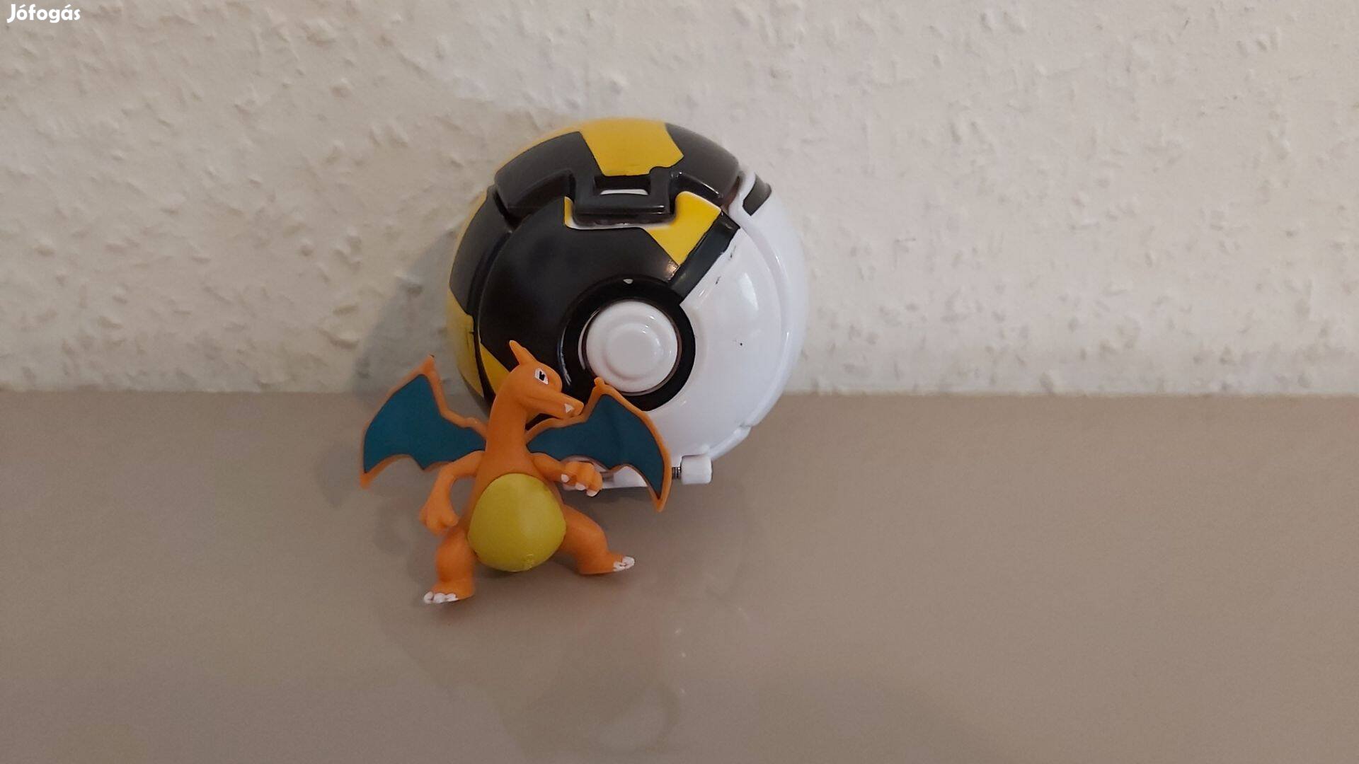 Pokélabda Charizard figurával Új Pokémon kishibás értékcsökkent