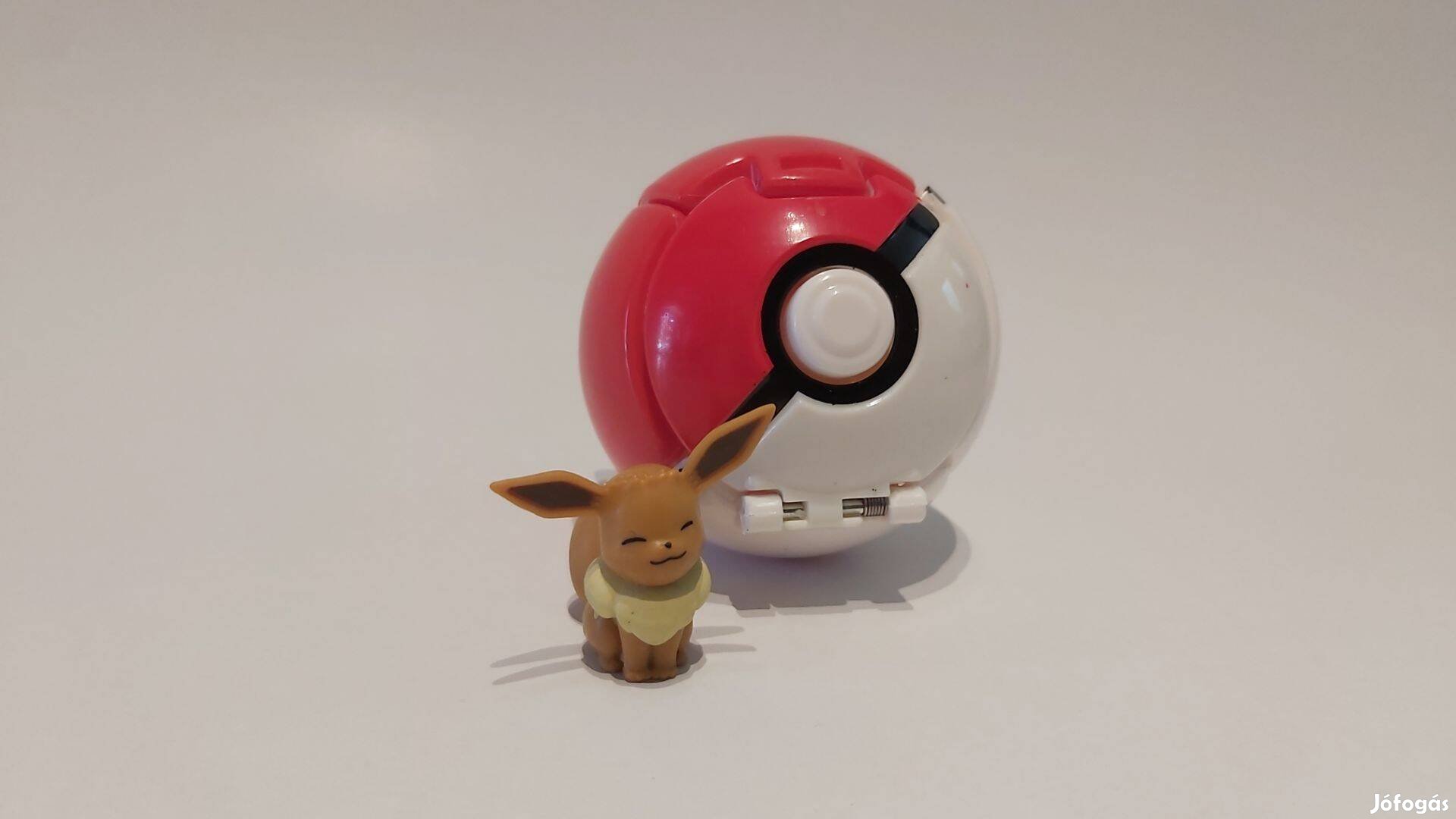 Pokélabda Eevee figurával Új Pokémon számlával készleten