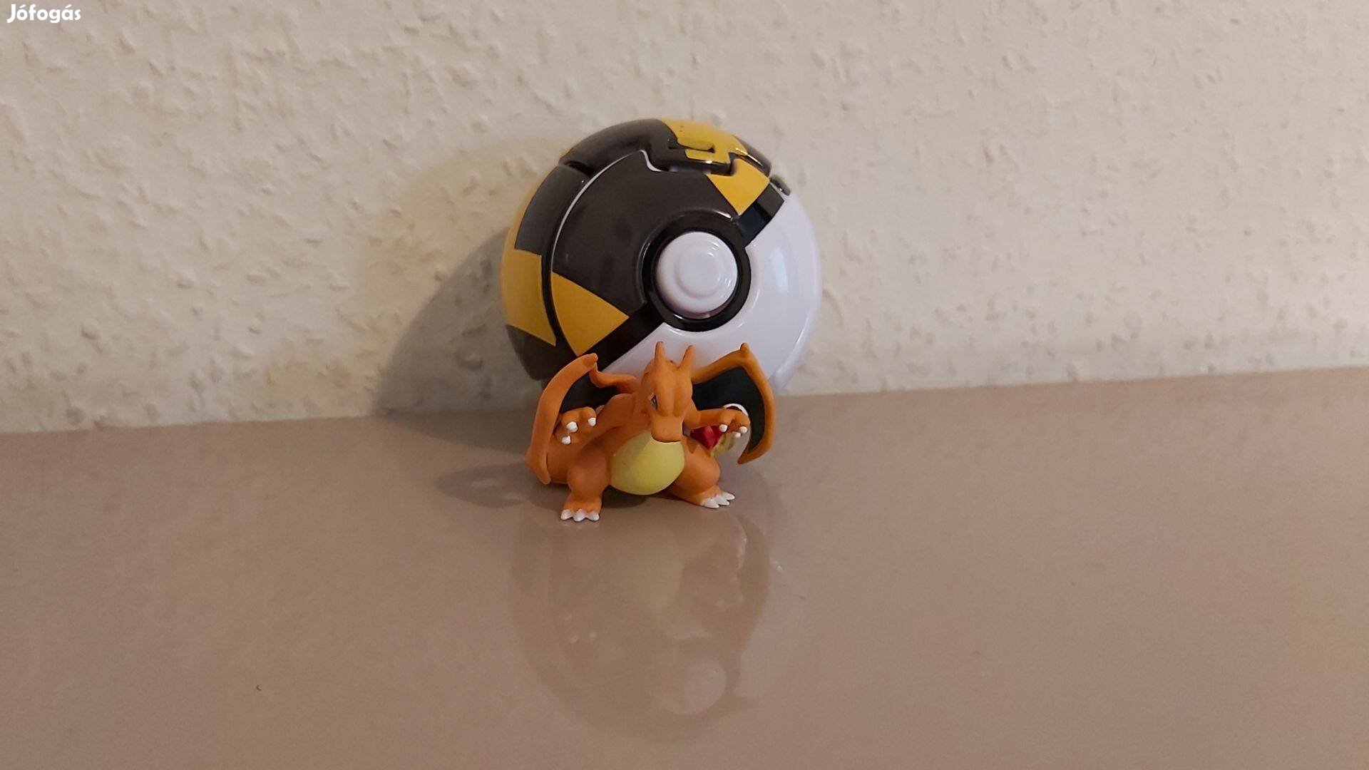 Pokemon pokélabda Charizard figurával Új Pokémon számlával készleten