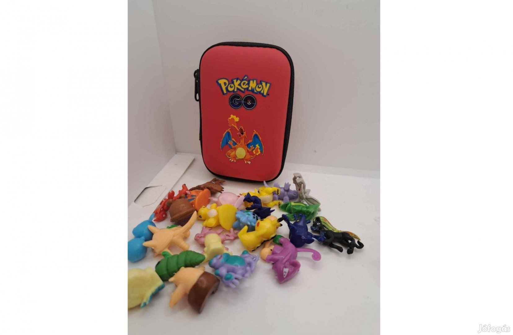 Pokémon tok 24 darab mini figurával