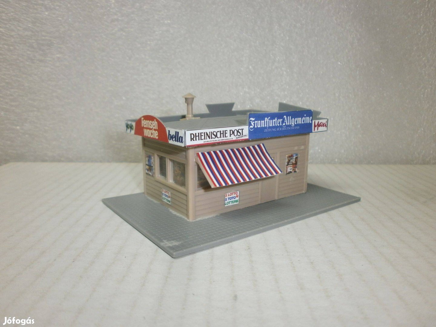 Pola - falusi kis vegyes bólt -kioszk - 187 - F-16