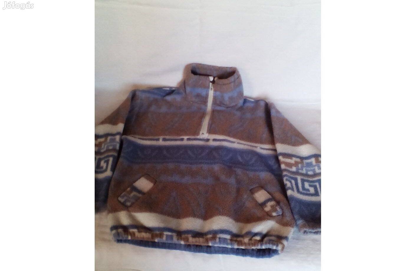 Polár és kötött pulóverek fiúra kb. 10 évesre