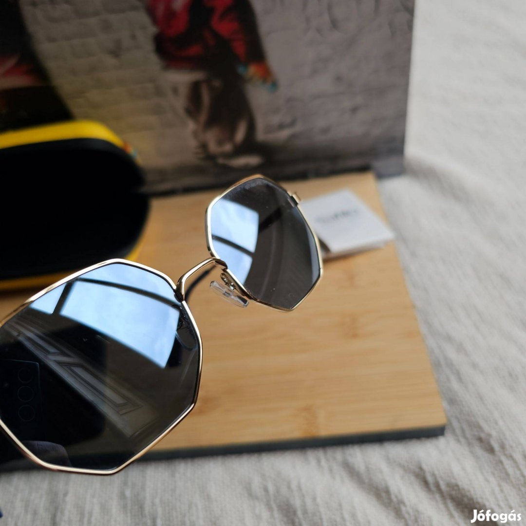 Polaroid férfi fém keretes napszemüveg arany szinü keret