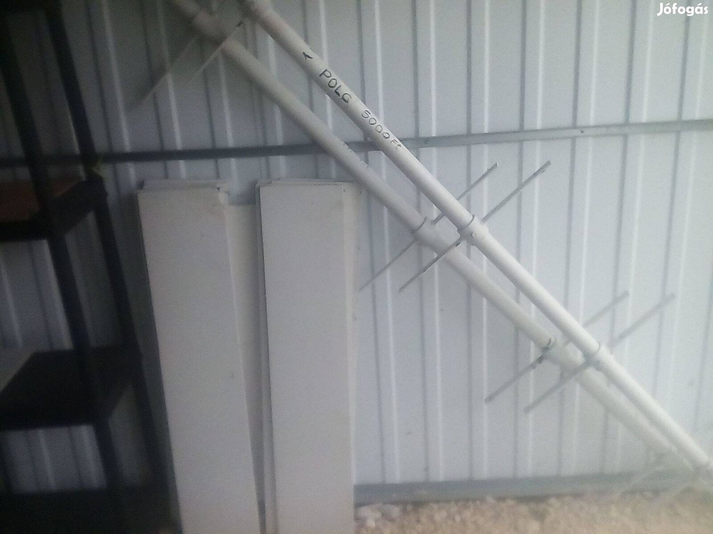 Polc, padló és menyezet közé kifeszithetö