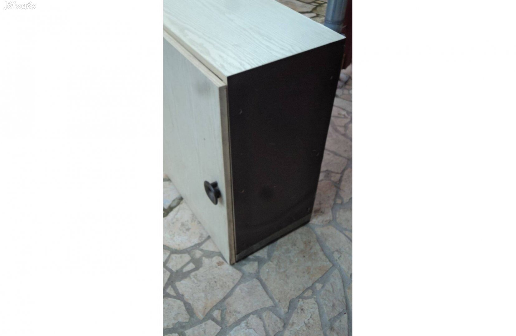 Polcos gardrób szekrény