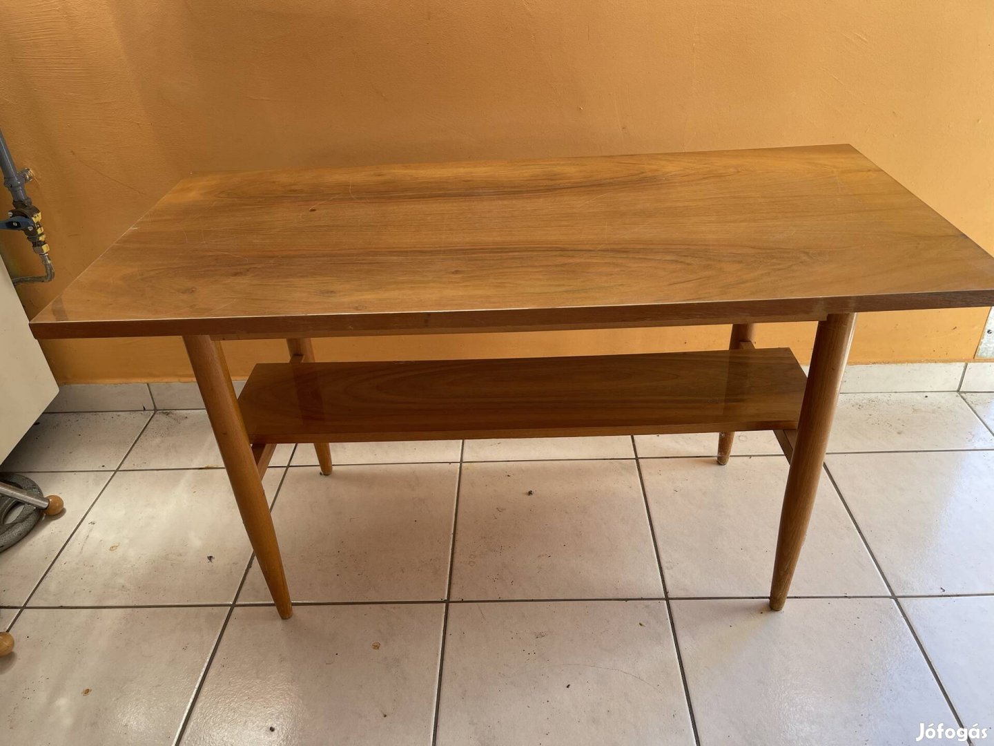 Polcos retro dohányzó asztal