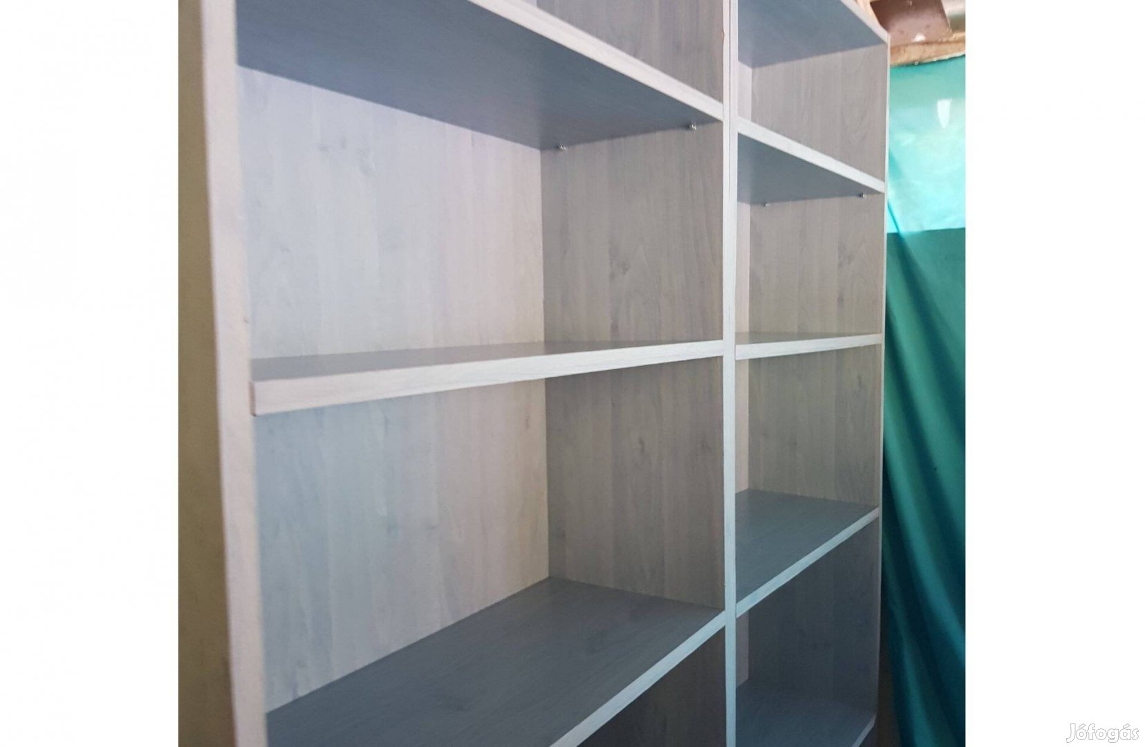 Polcos szekrény