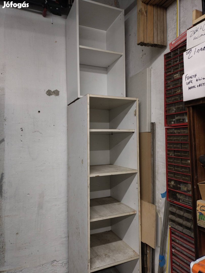 Polcos szekrény, műhelyben volt.