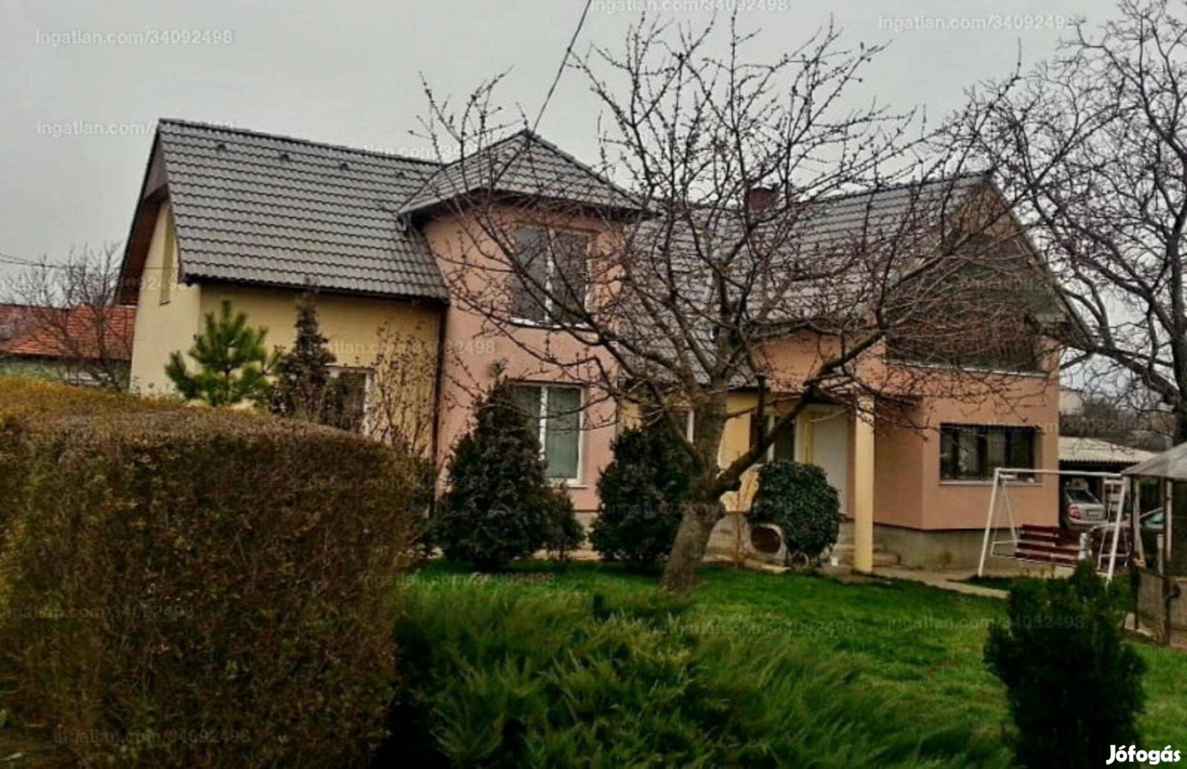 Polgárdiban kétgenerációs családi ház eladó
