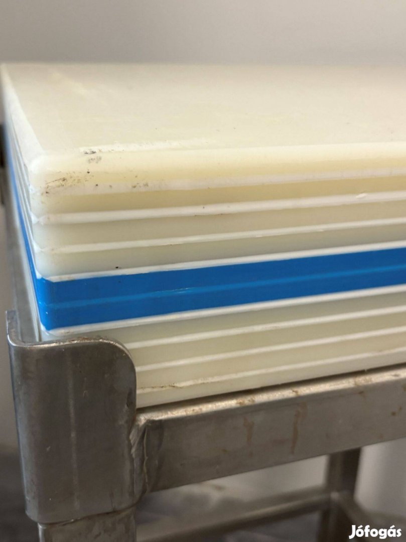 Polietilén hústőke, megerősített, rozsdamentes acél lábakkal