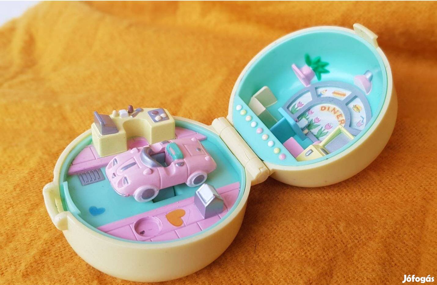 Polly Pocket miniatűr lak autós gyűrűvel