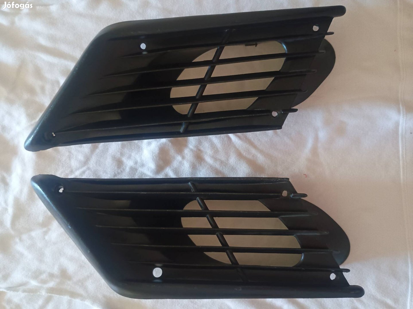 Polski Fiat 126 karosszéria szellőzőrács pár eladó 