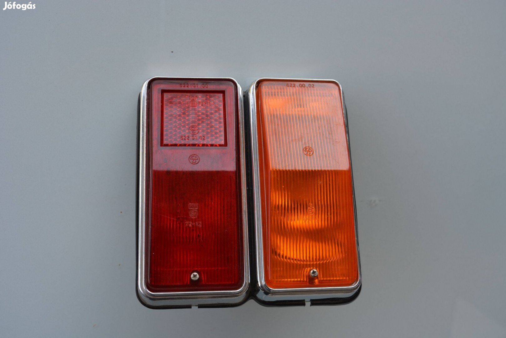 Polski fiat 125 új eredeti jobb hátsó lámpa régi kivitelű króm szegély