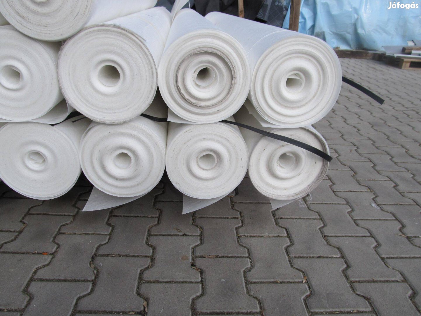 Polyester talajtakaró, geotextil, georács, 185 Gr/M2 Fehér