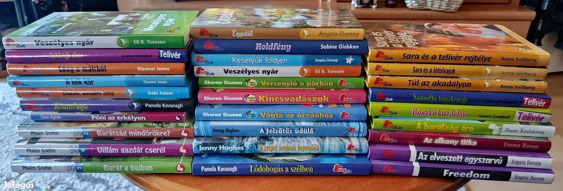 Pony Club könyvek 500 Ft.db.