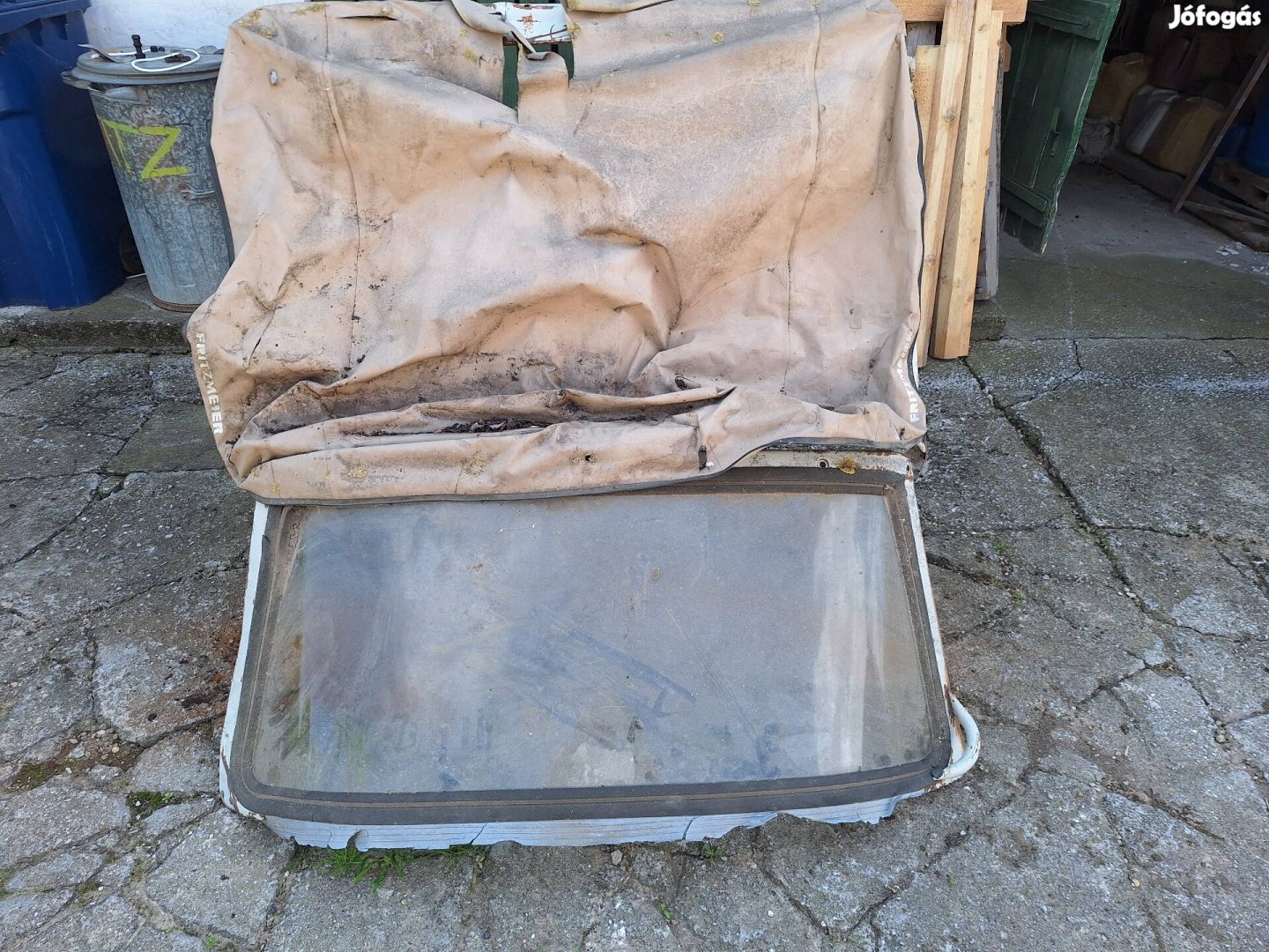 Ponyva tetős felnyitható traktor szélvédő